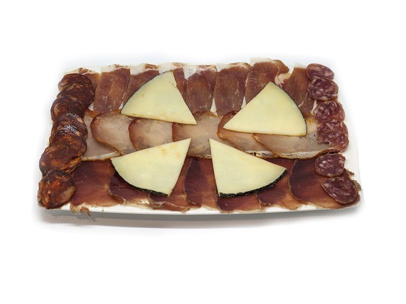 Tabla de embutidos de León con queso