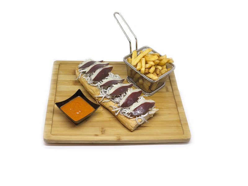 Tosta de gula y jamón de pato